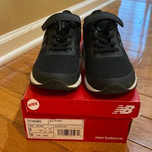 New balance boys Velcro shoes